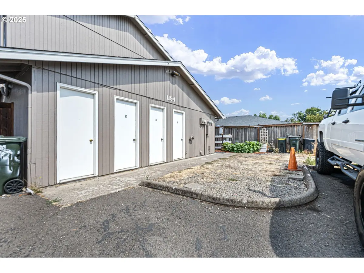 1194 R St, Springfield, OR 97477 - #1