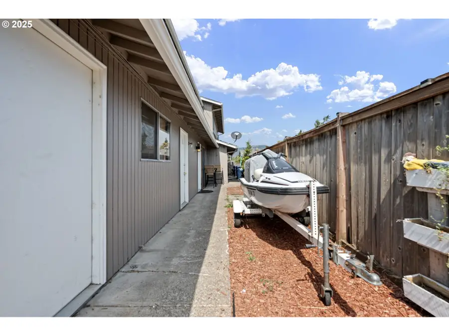 1194 R St, Springfield, OR 97477 - #2