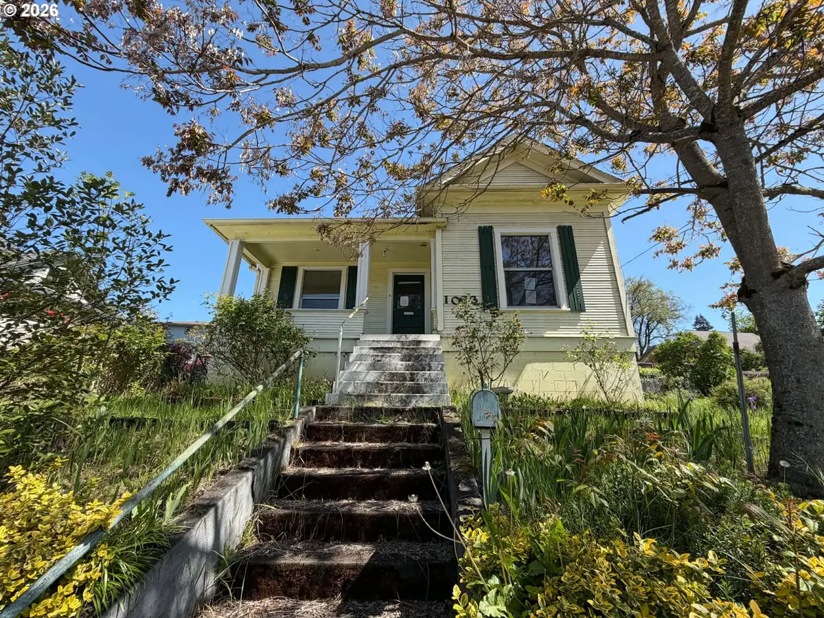1063 SE Jackson St, Roseburg, OR 97470 - #1