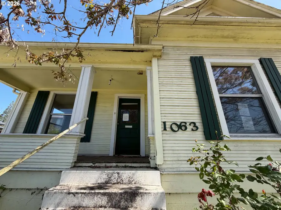 1063 SE Jackson St, Roseburg, OR 97470 - #3