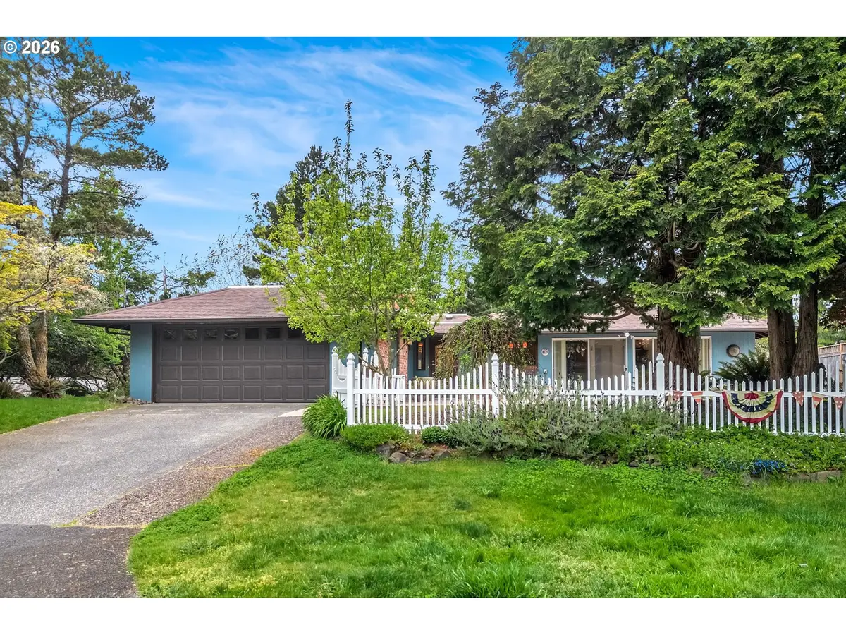 364 Alpine St, Seaside, OR 97138 - #1