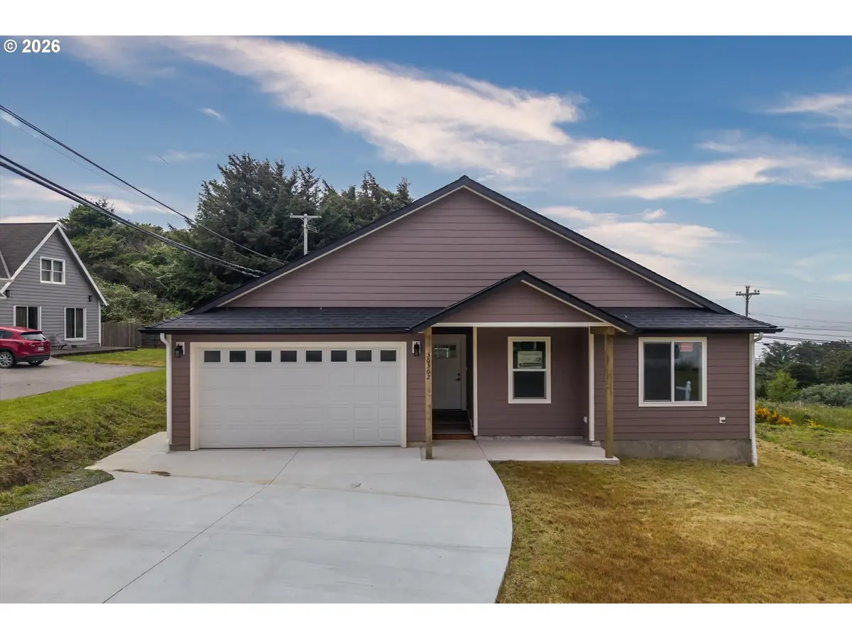30302 Driftwood Dr, Wedderburn, OR 97444 - #1