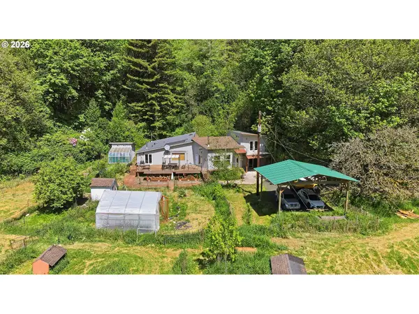 96863 Larson Ln, NorthBend, OR 97459