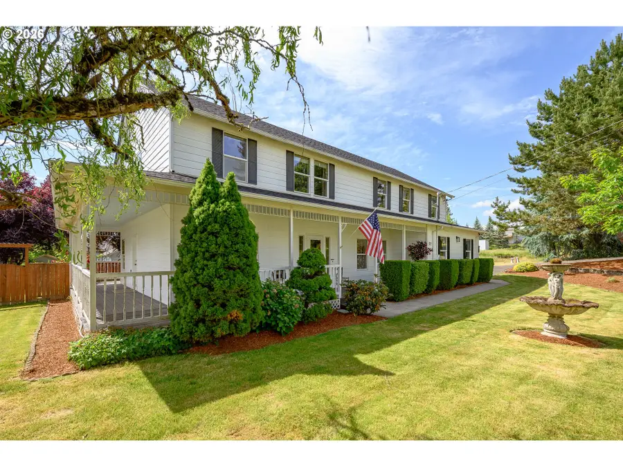 721 S Park St, Carlton, OR 97111 - #2
