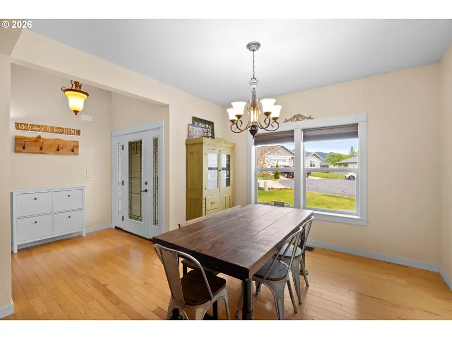 725 Slazenger Ct, Sutherlin, OR 97479 - #3