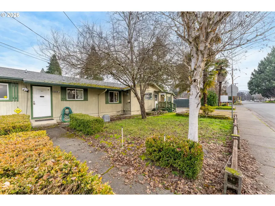 1117 SW Greenwood Ave, Grants Pass, OR 97526 - #3