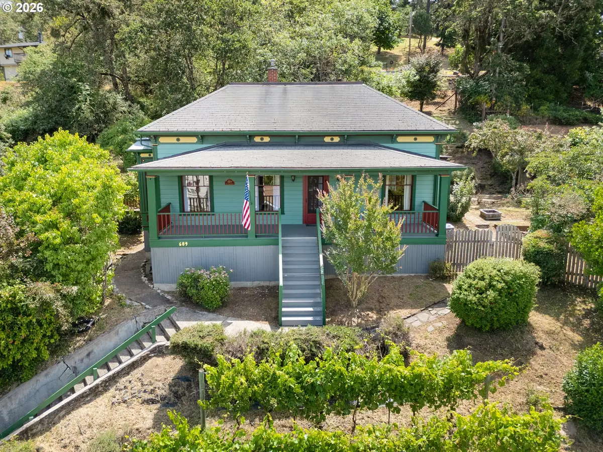 609 SE Chadwick St, Roseburg, OR 97470 - #1