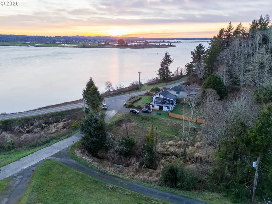 Adj To 2314 Se 1st, Astoria, OR 97103 - Image #2