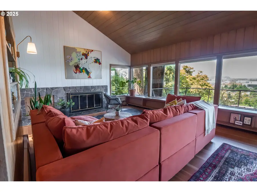 275 Sunset Dr, Eugene, OR 97403 - #3