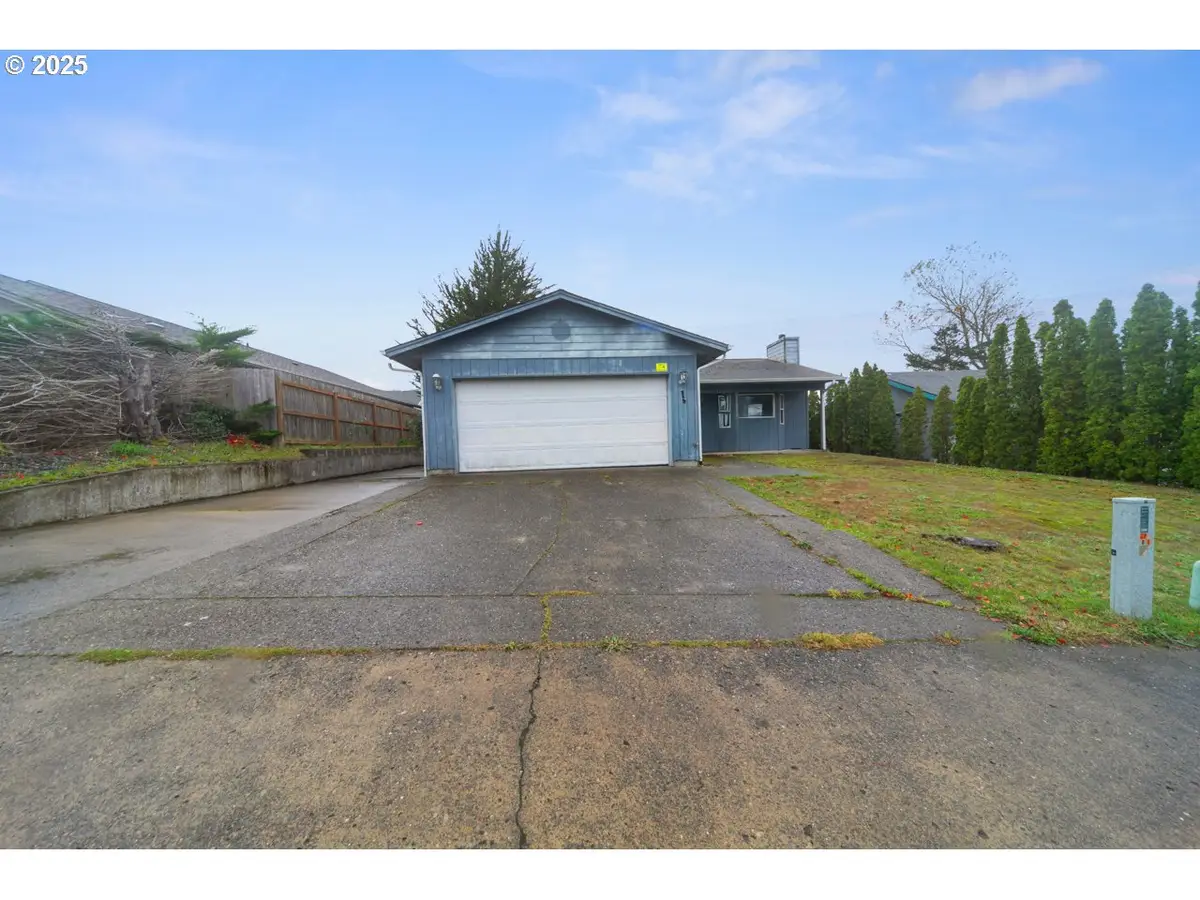 1924 Garfield St, North Bend, OR 97459 - Image #1