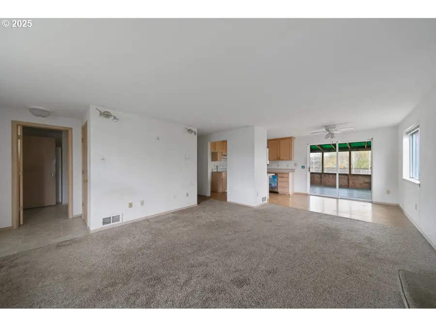 1924 Garfield St, North Bend, OR 97459 - Image #3