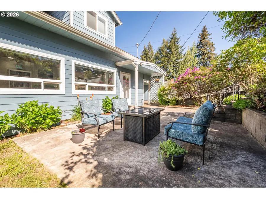 1575 N Henry St, Coquille, OR 97423 - #2