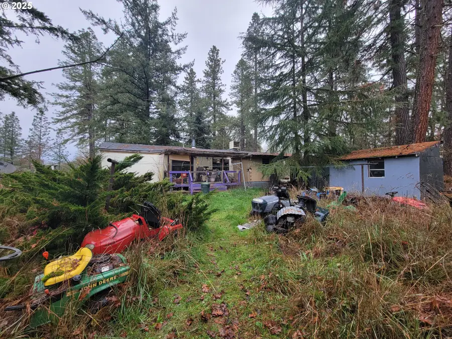 25748 Wiggins Ln, Veneta, OR 97487 - Image #2