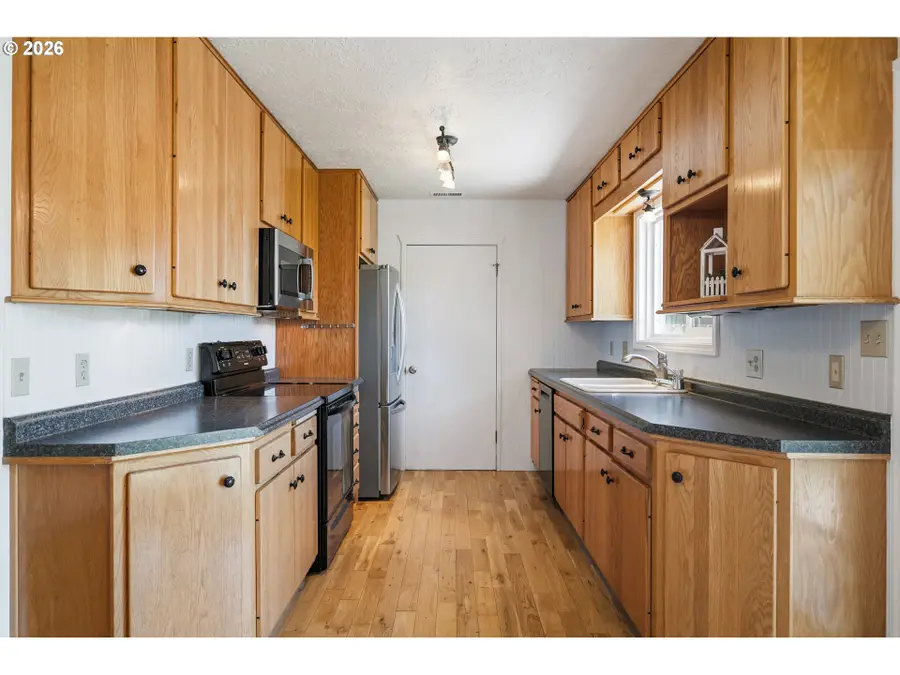 2570 Taylor Ave, Longview, WA 98632 - #2