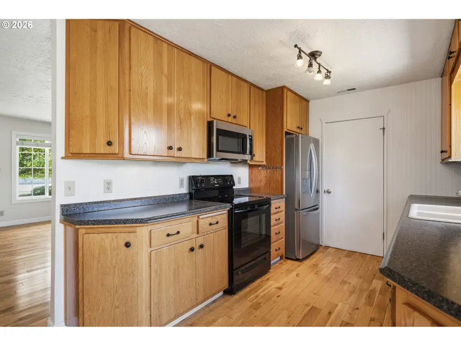 2570 Taylor Ave, Longview, WA 98632 - #3