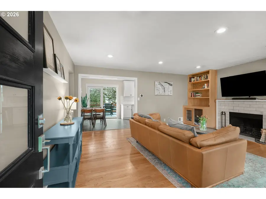 5921 SW 45th Ave, Portland, OR 97221 - #2