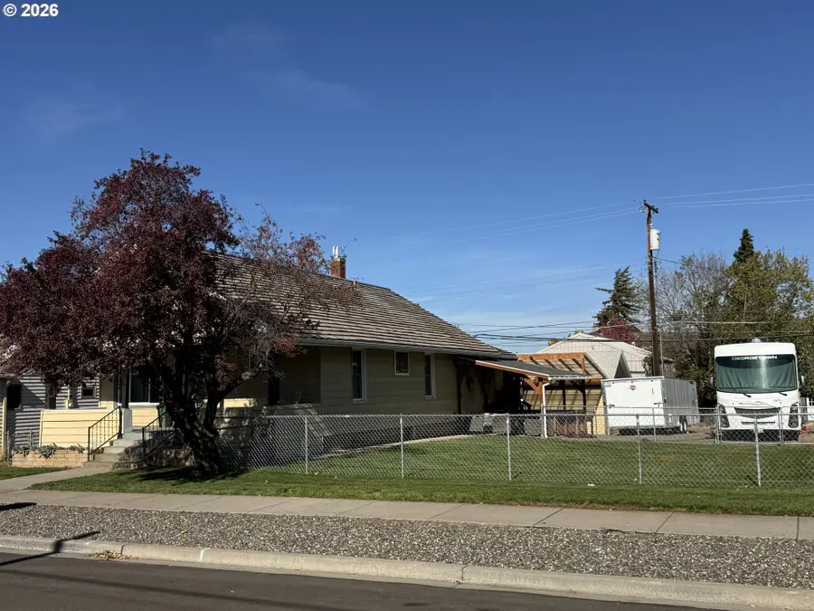 221 E Court St, Goldendale, WA 98620 - #2