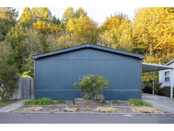 17957 S Country Village Dr, OregonCity, OR 97045