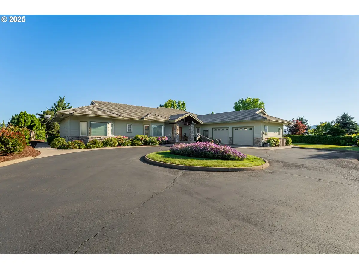 245 Fairway Village Ln, Roseburg, OR 97471 - #1