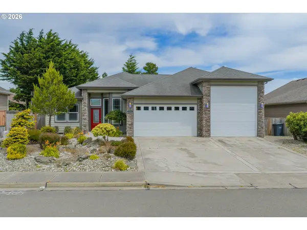 2195 Garfield St, NorthBend, OR 97459