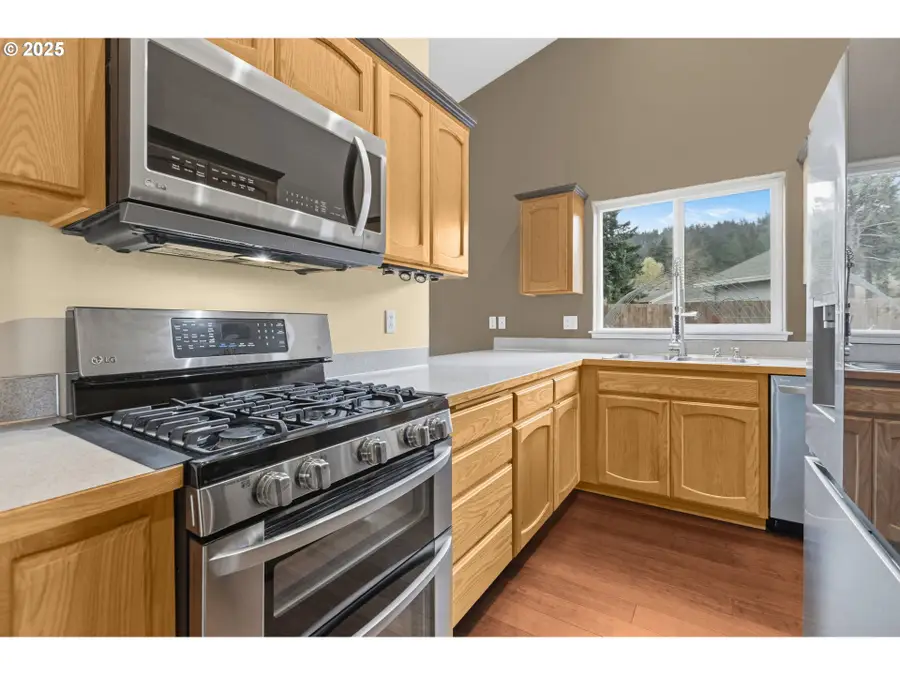 1922 Neva Ct, Cottage Grove, OR 97424 - Image #2