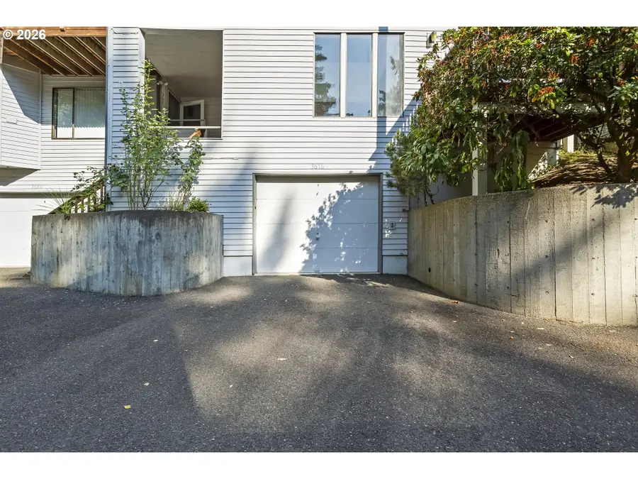 3676 Spring Ln, Lake Oswego, OR 97035 - #3