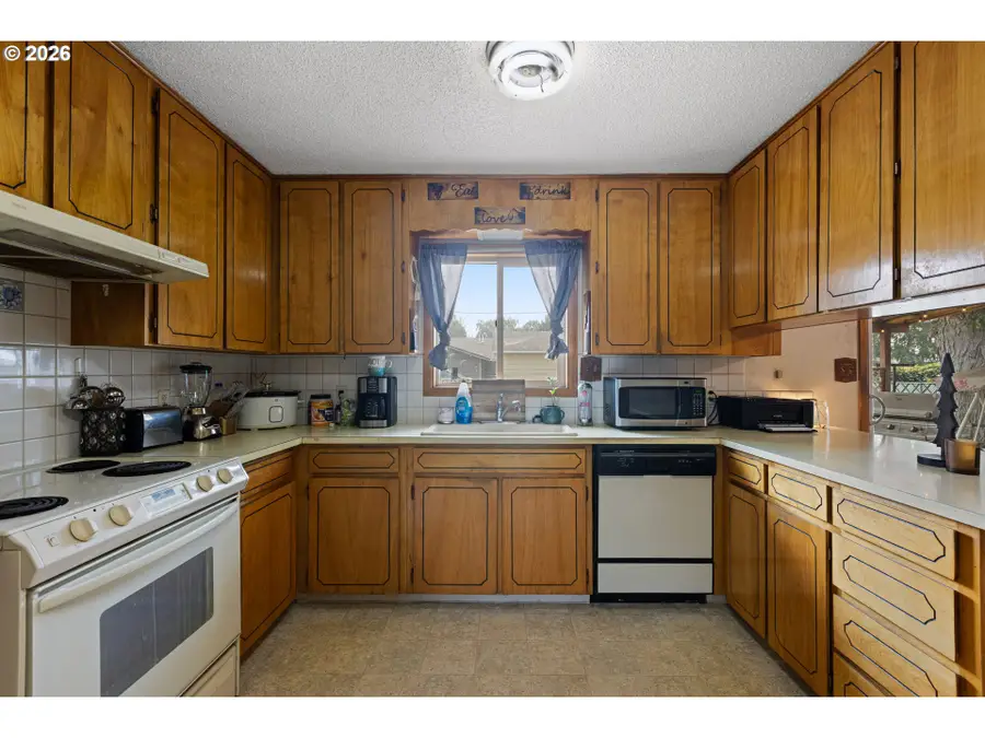 10301 Emily Dr, Island City, OR 97850 - #3