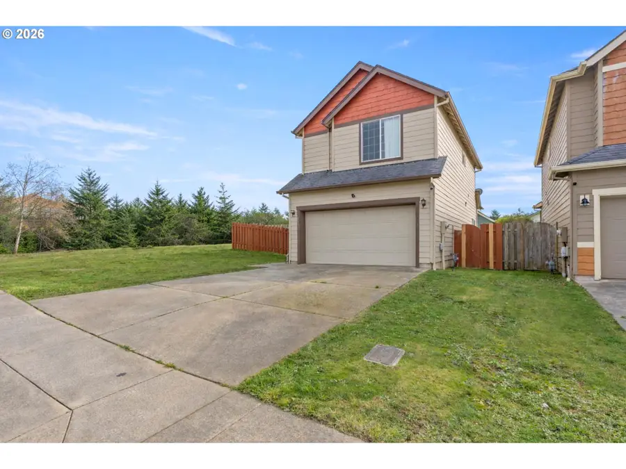891 Kentucky Ave, Coos Bay, OR 97420 - #3