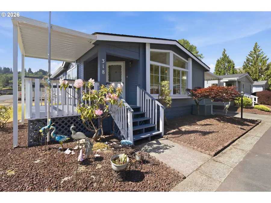 318 Peacock Ln, Kelso, WA 98626 - #2