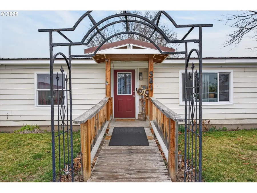 381 2nd St, Baker City, OR 97814 - #2