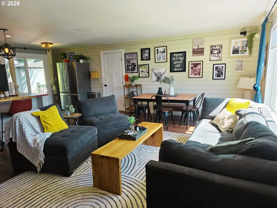 285 NE College St, Dufur, OR 97021 - #2