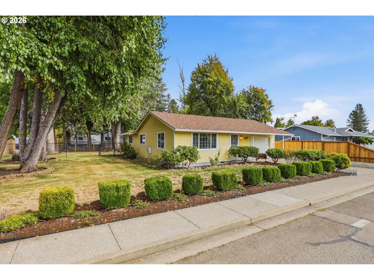 703 E 5th St, Molalla, OR 97038 - #1