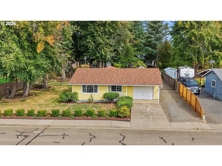 703 E 5th St, Molalla, OR 97038 - #2