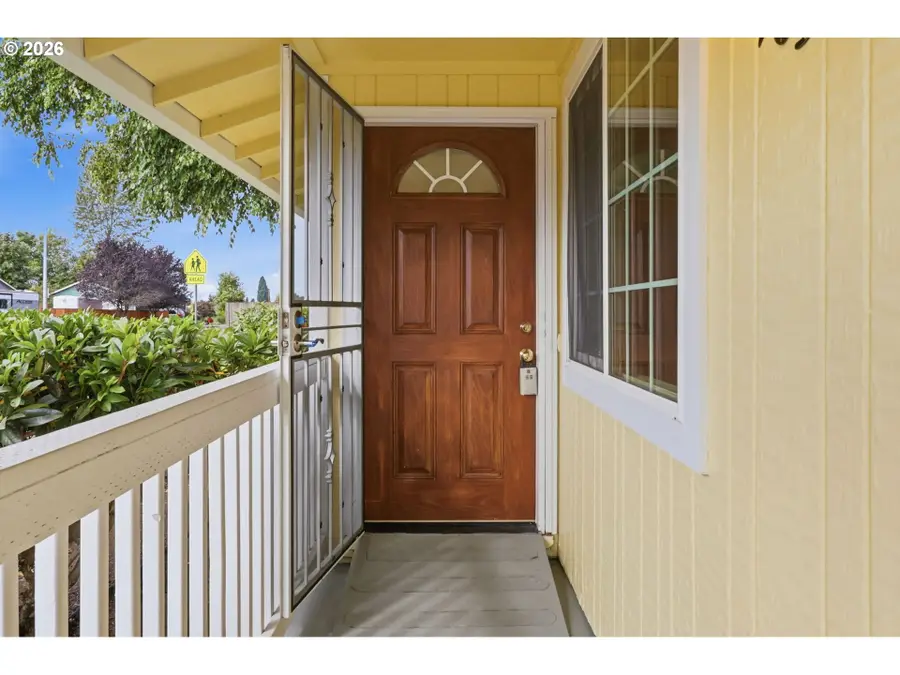 703 E 5th St, Molalla, OR 97038 - #3