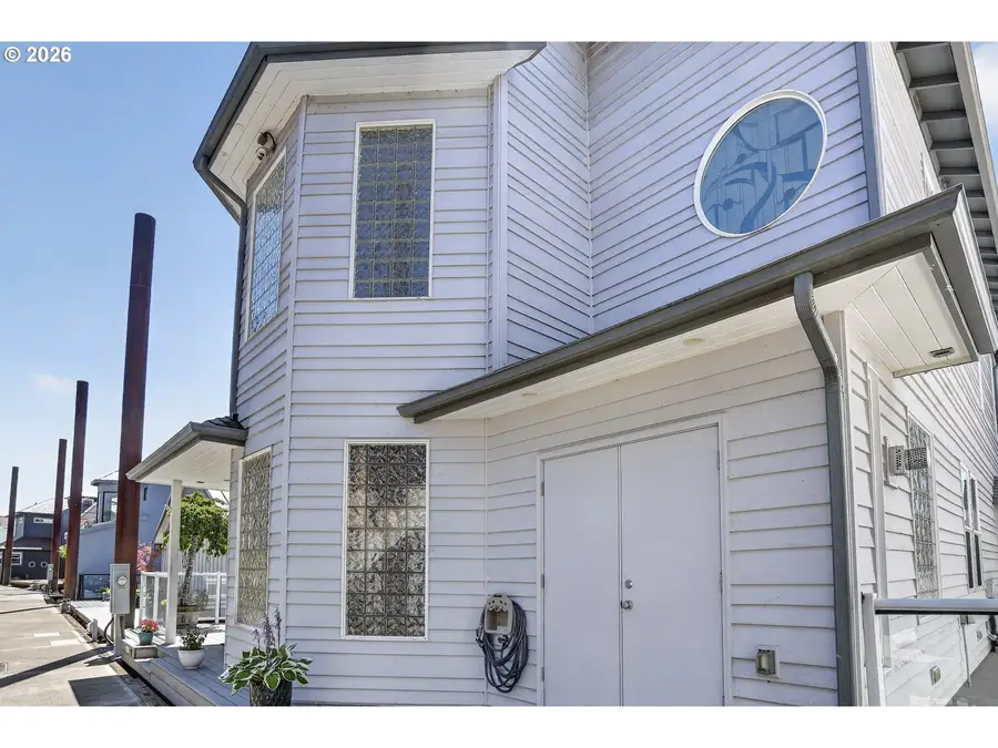2630 N Hayden Island Dr #18, Portland, OR 97217 - #3