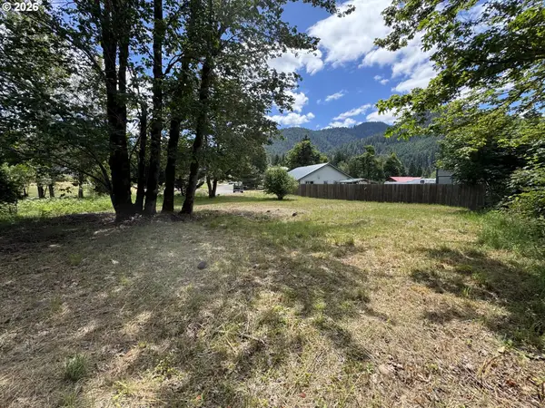 48471 Roaring Rapids Way, Oakridge, OR 97463