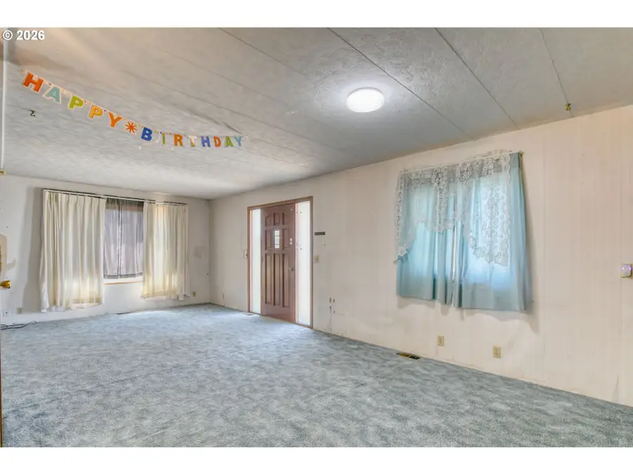 223 Concord St, Helix, OR 97835 - #3