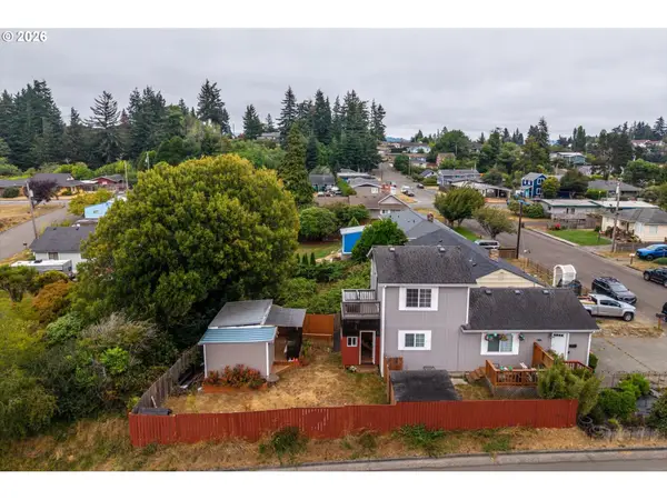 1080 State St, NorthBend, OR 97459