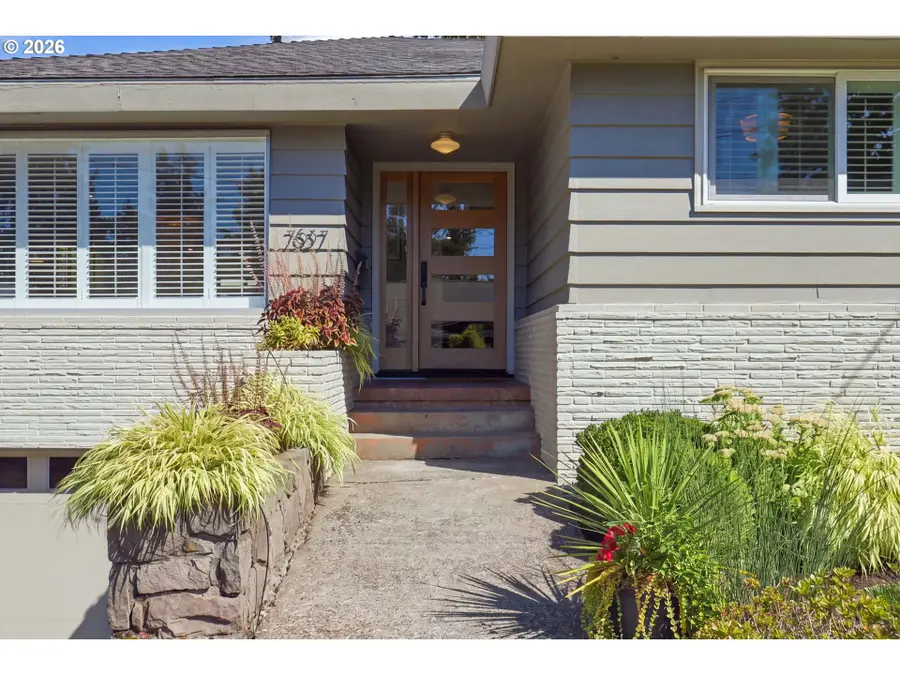 7637 NE Sacramento St, Portland, OR 97213 - #3