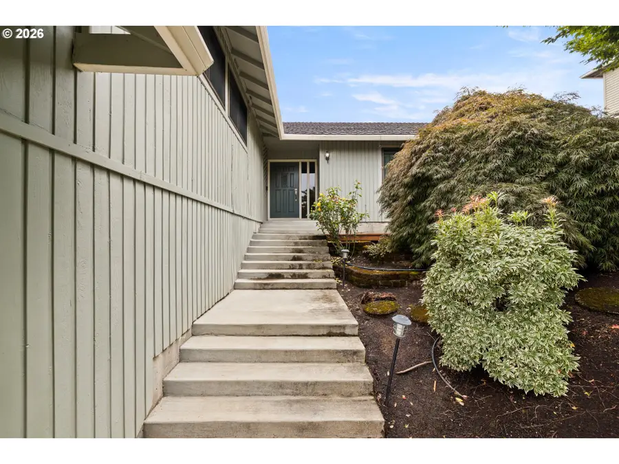 2111 Club House Dr, Northwest Clackamas, OR 97068 - #3