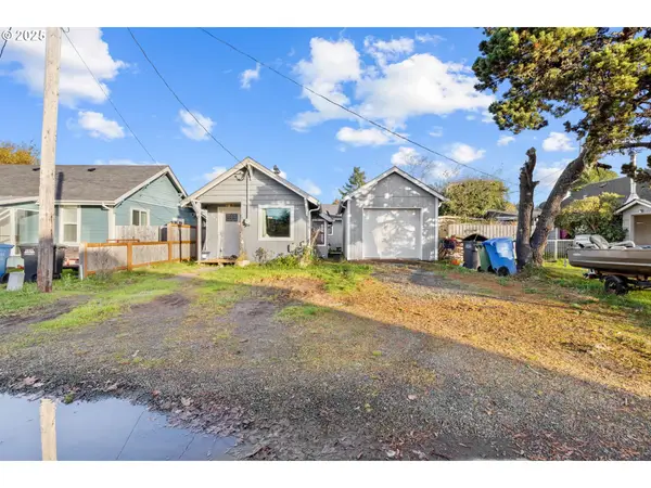 945 NE Commercial St, Waldport, OR 97394