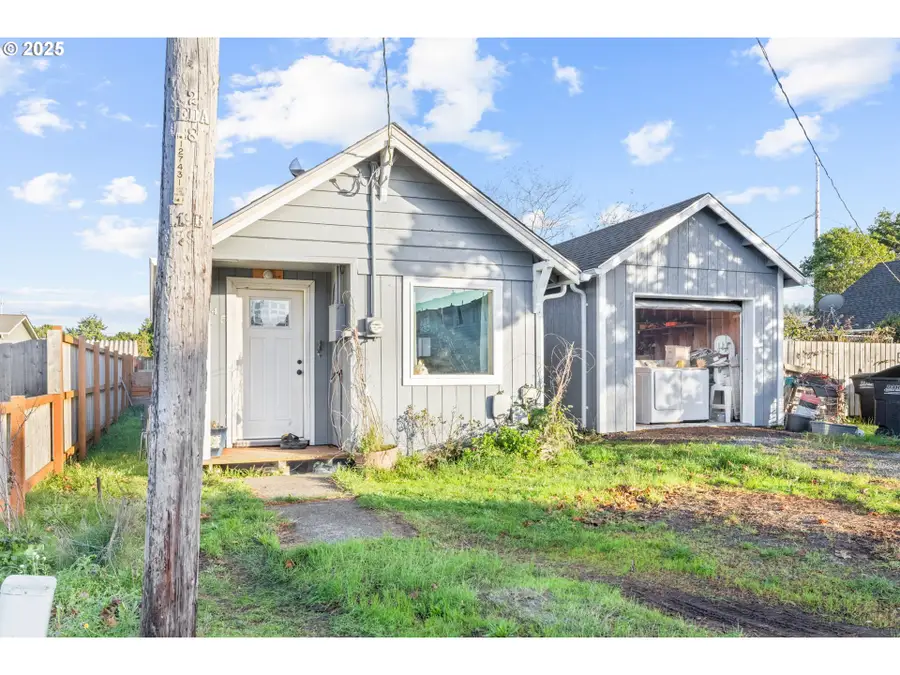 945 NE Commercial St, Waldport, OR 97394 - Image #2