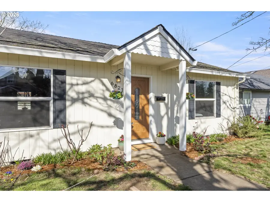 6821 N Armour St, Portland, OR 97203 - #3