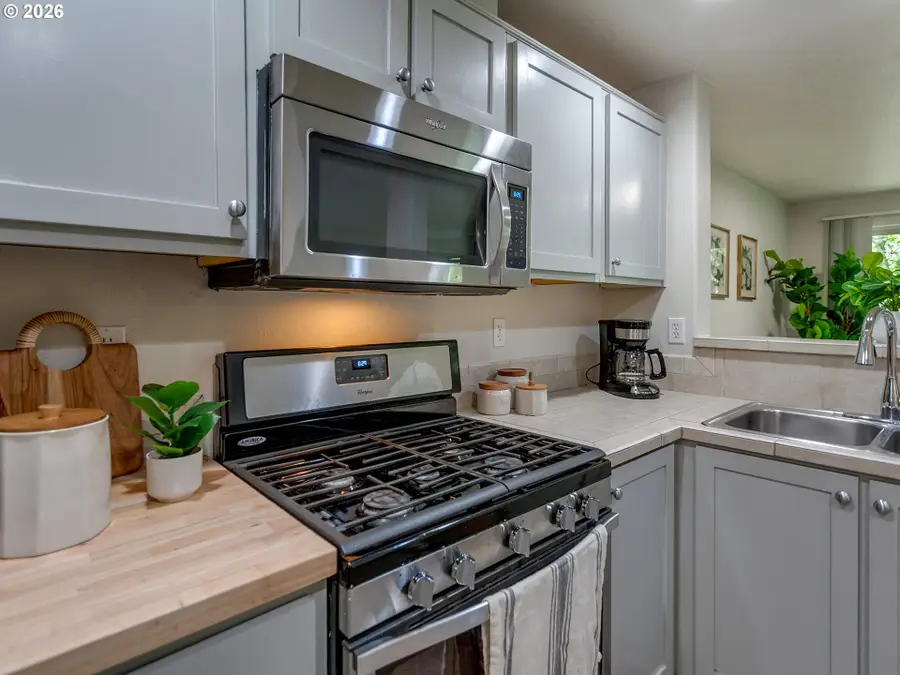 10769 SW Canterbury Ln #102, Tigard, OR 97224 - #2