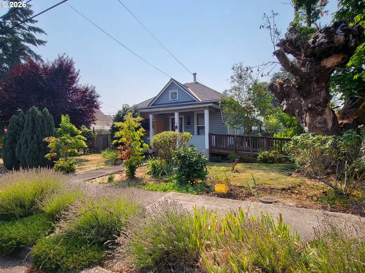 305 S 3rd St, Cottage Grove, OR 97424 - #1