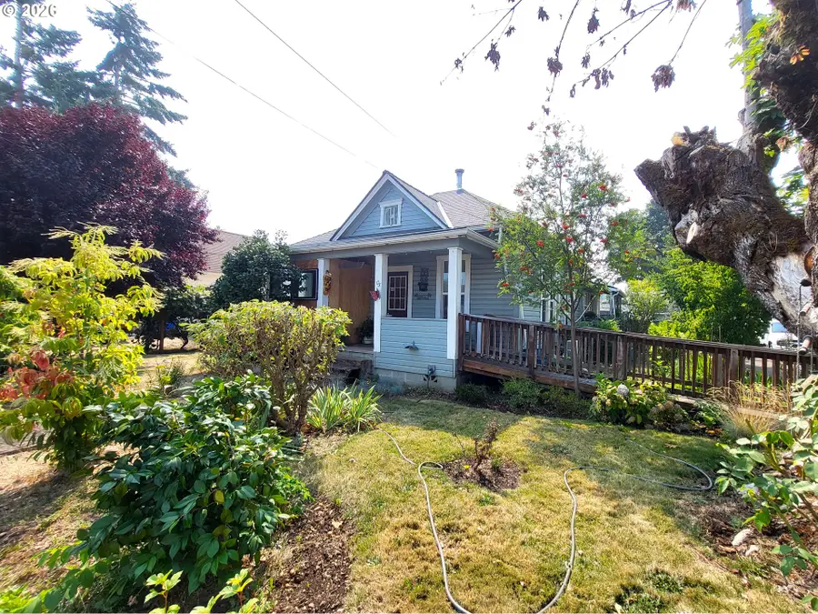 305 S 3rd St, Cottage Grove, OR 97424 - #3