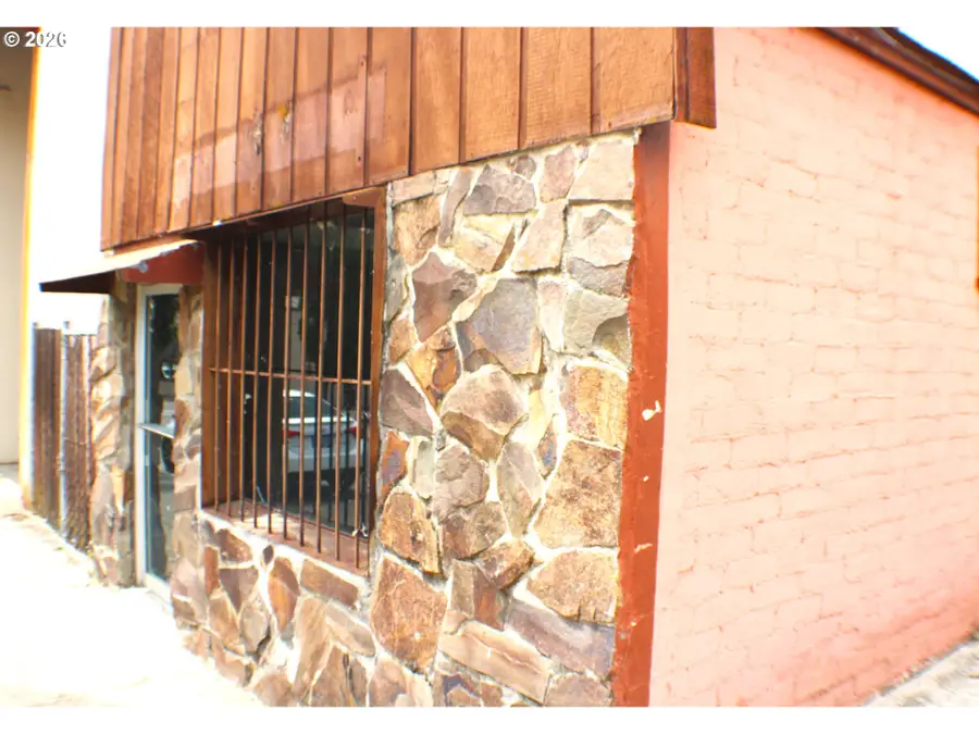 226 NW 2nd Ave, Myrtle Creek, OR 97457 - #2