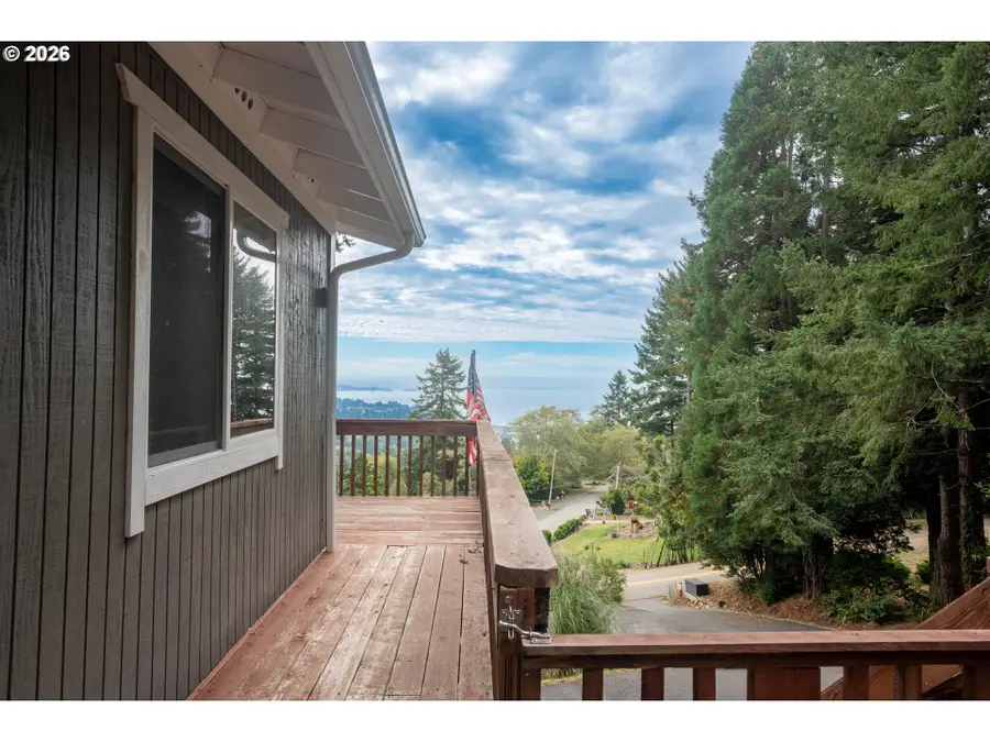 97685 Marina Heights Loop, Brookings, OR 97415 - #2