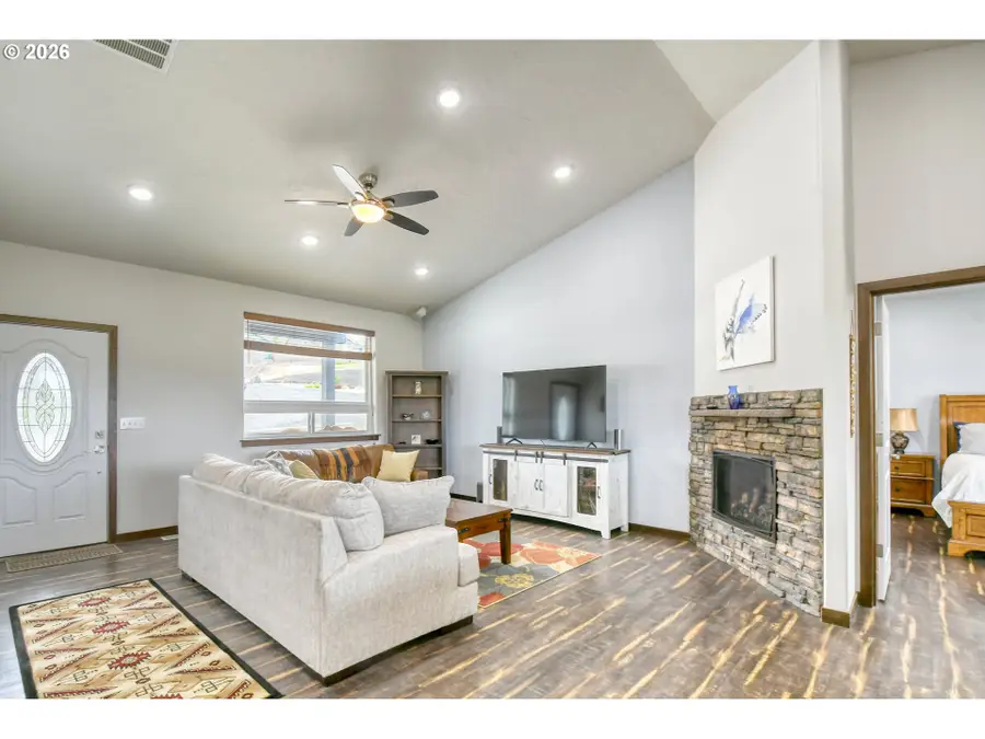 527 SW Quinney Pl, Pendleton, OR 97801 - #2