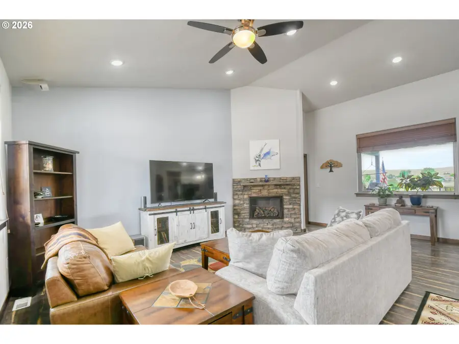 527 SW Quinney Pl, Pendleton, OR 97801 - #3